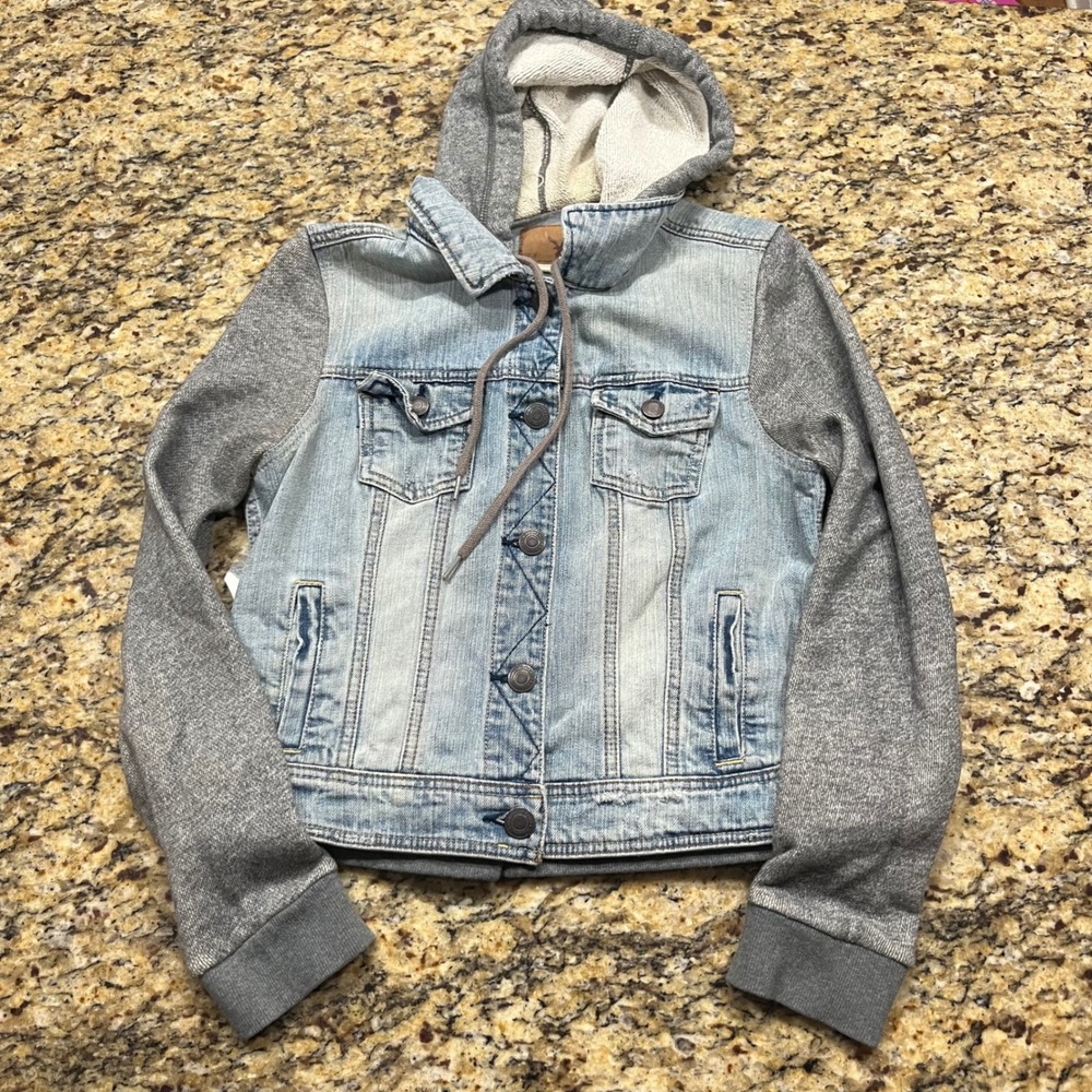 American Eagle Womens Denim Jacket Grey Knit Hooded Sleeves Light Wash Large‎ L